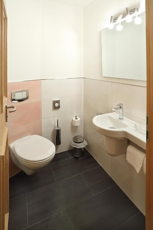 באד בראמבאך Hotel Garni Schloss Schoenberg מראה חיצוני תמונה