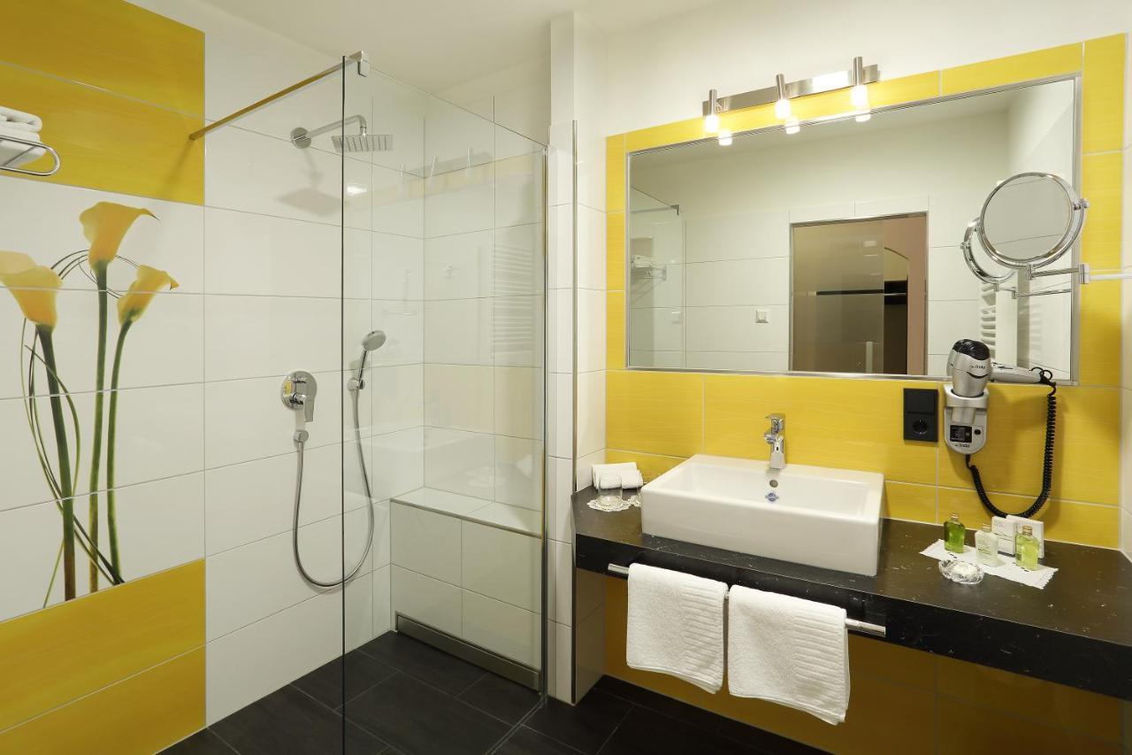באד בראמבאך Hotel Garni Schloss Schoenberg מראה חיצוני תמונה