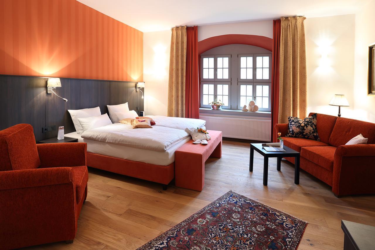 באד בראמבאך Hotel Garni Schloss Schoenberg מראה חיצוני תמונה
