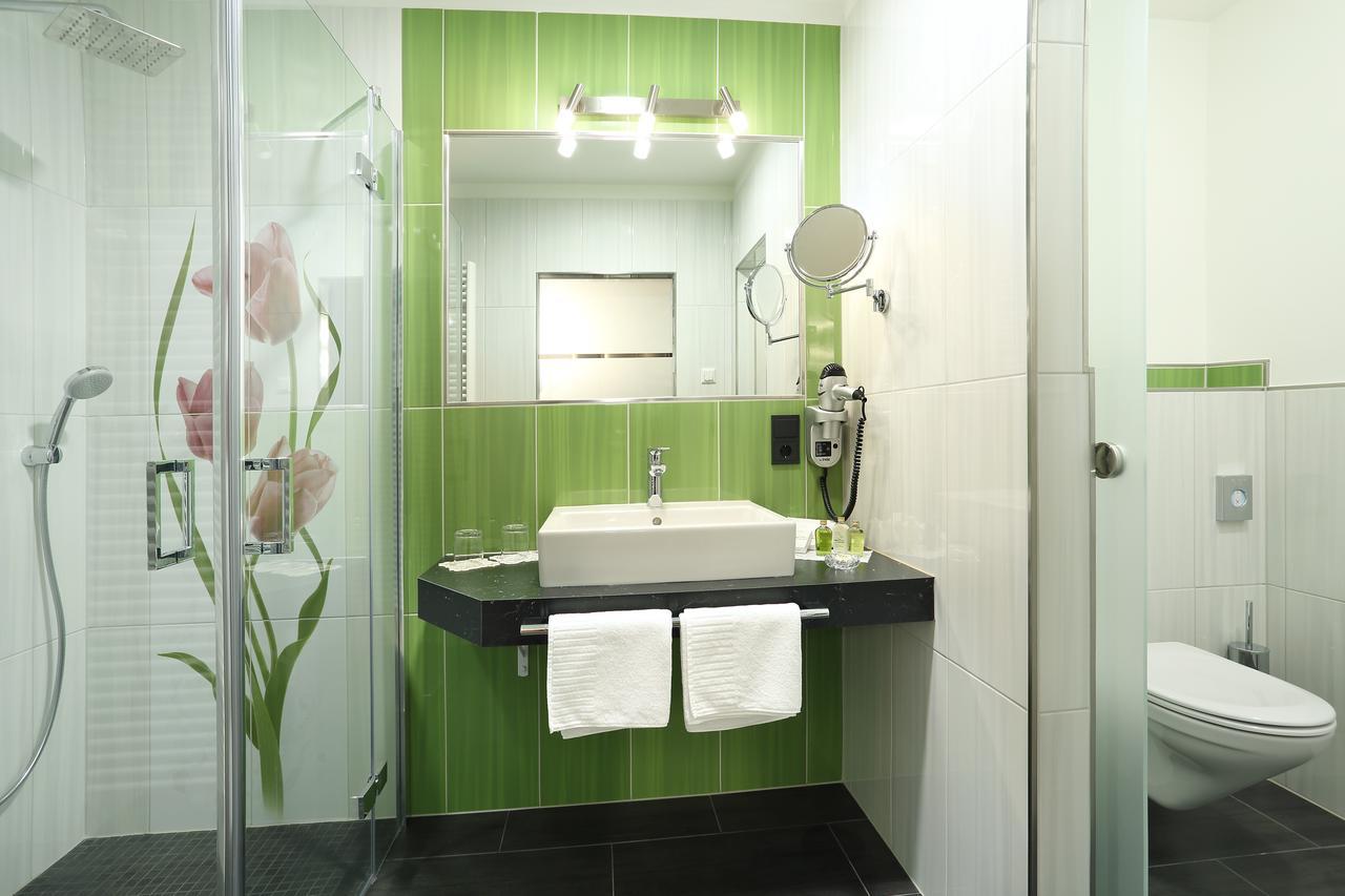 באד בראמבאך Hotel Garni Schloss Schoenberg מראה חיצוני תמונה