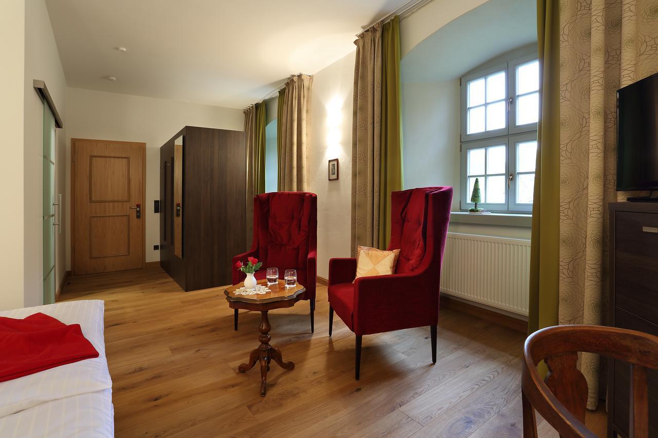 באד בראמבאך Hotel Garni Schloss Schoenberg מראה חיצוני תמונה
